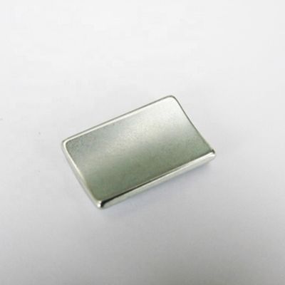 qualidade Alnico moldado 8 ímãs diametralmente magnetizados do neodímio para o motor da roda fábrica