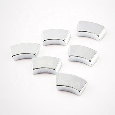 qualidade N32-N52 Ímãs de arco de neodímio para rotores alternadores Ímãs industriais permanentes fábrica